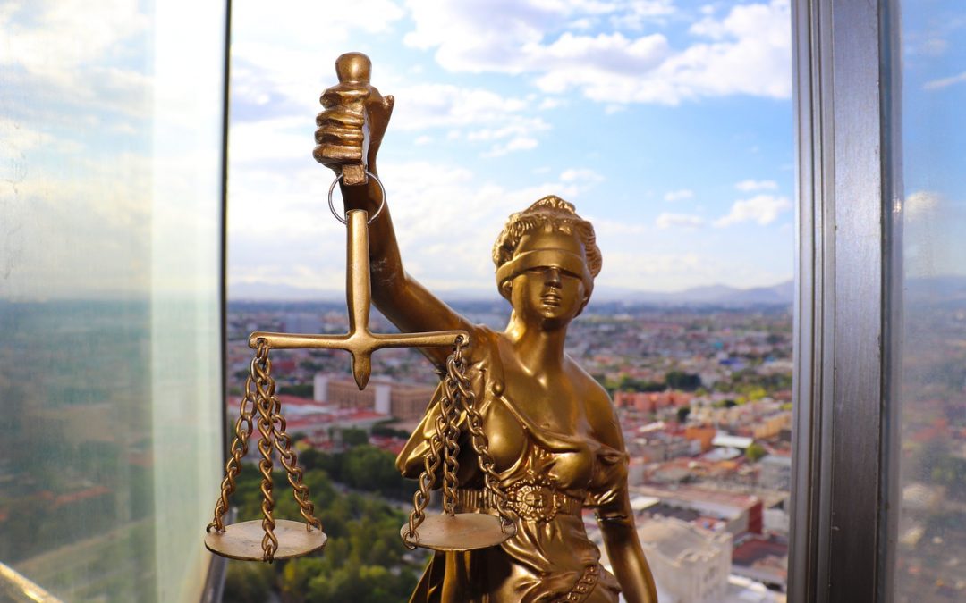 statua simbolo giustizia-battaglia legalità